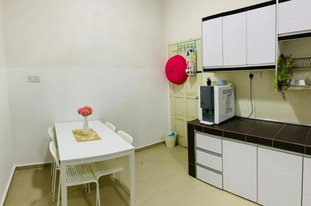 Nurul Amin Guest House Pantai Cahaya Bulan Kota Bharu Dış mekan fotoğraf